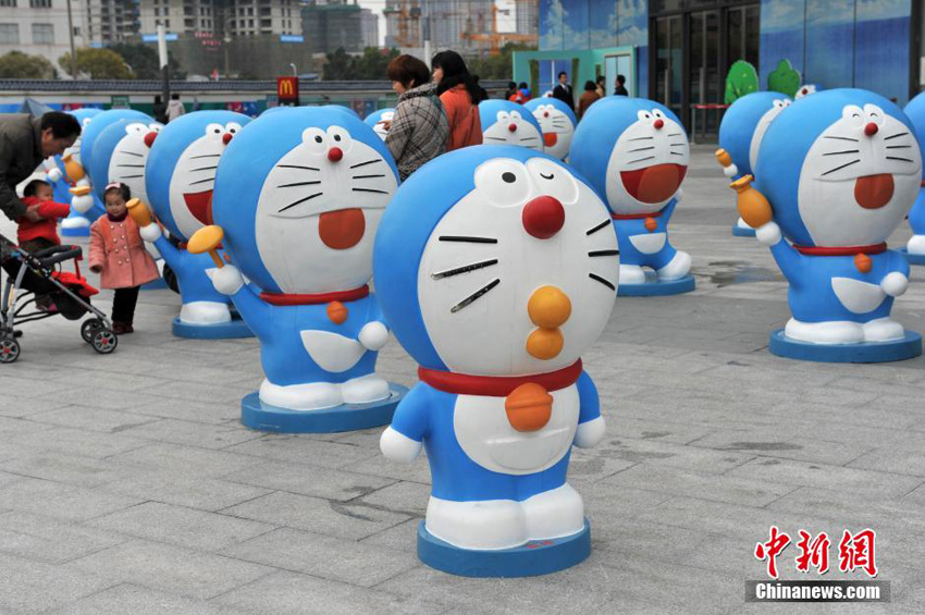 男子捡驾驶证 换上自己照片搞起客车运输--人民