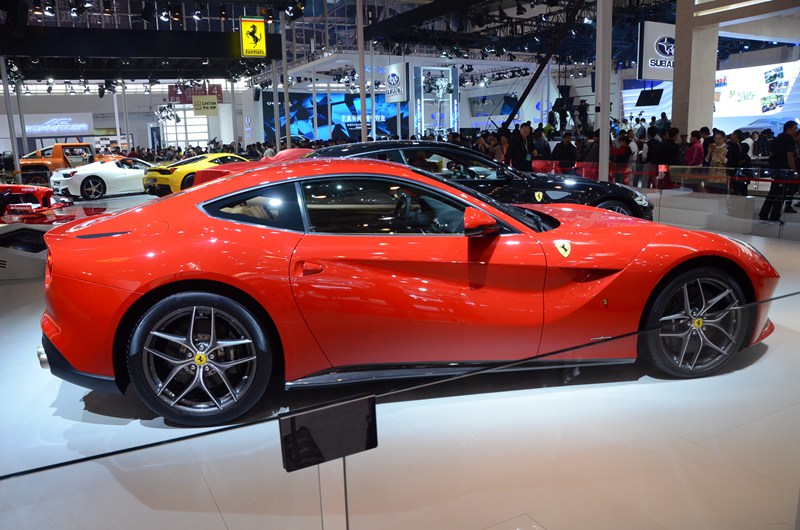 2014չֱ F126