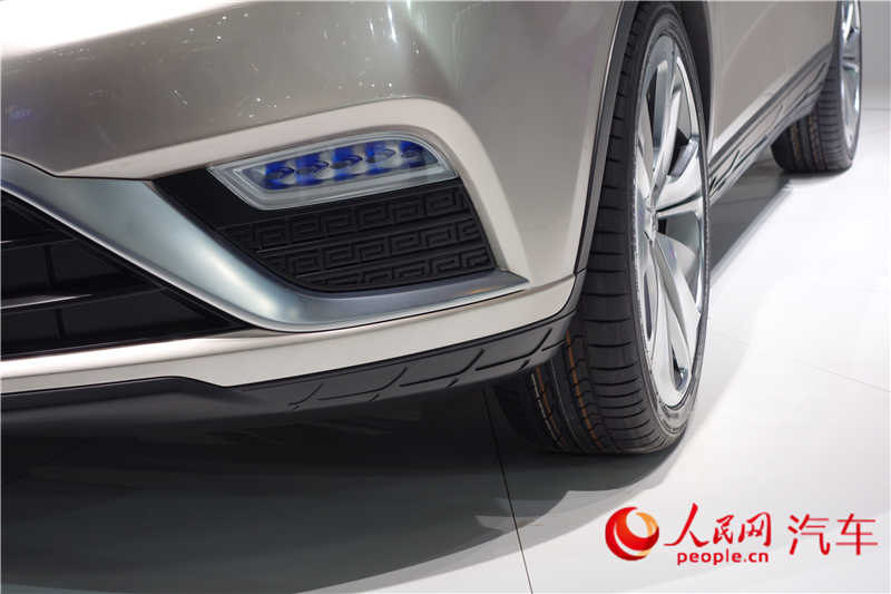ۺCROSS PHEV 2014չֱ8