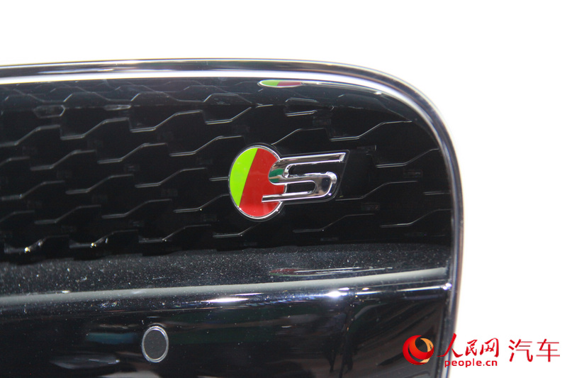 ݱF-TYPE COUPE˫Ӳܳ 2014չֱ14