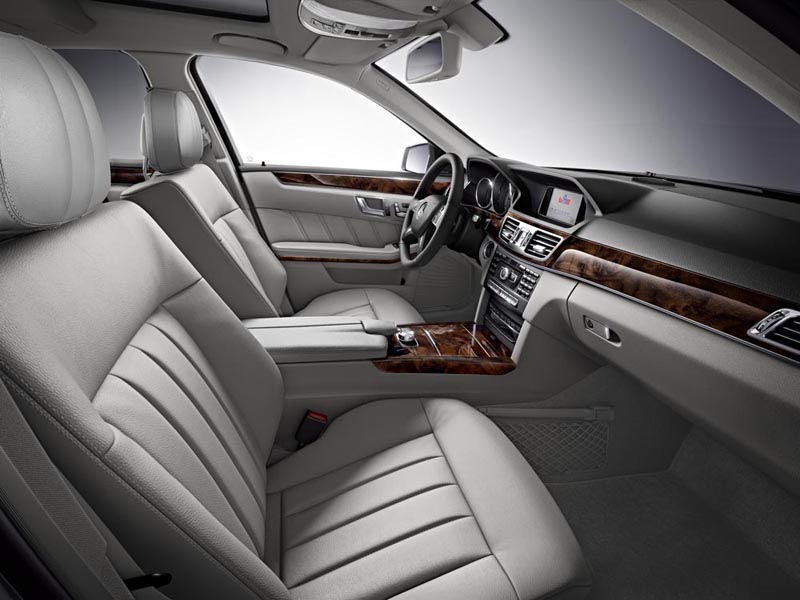 v02_E 260 L Exc. Sedan