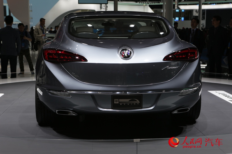 ������ֱ��2015�Ϻ���չ�������Avenir��10��