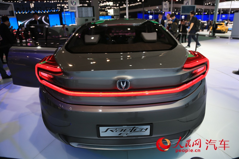 ������ֱ��2015�Ϻ���չ��������raeton��9��