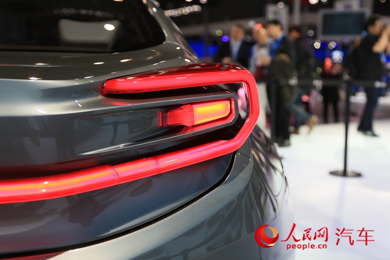 ������ֱ��2015�Ϻ���չ��������raeton��8��