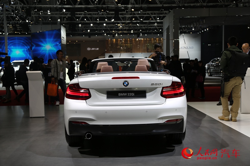 ������ֱ��2015�Ϻ���չ����BMW 220i��2��