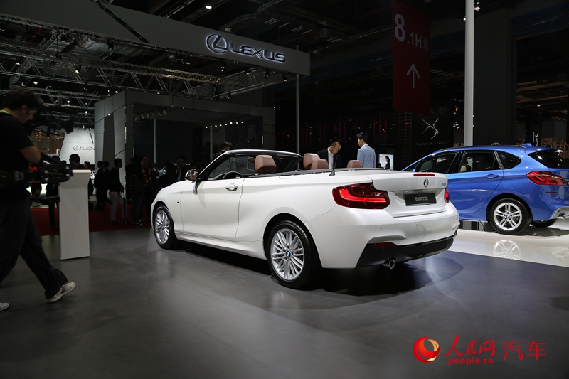 ������ֱ��2015�Ϻ���չ����BMW 220i��3��