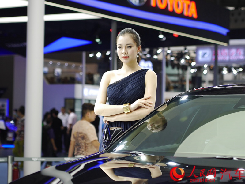 ������ֱ��2015�ɶ���չ��������ɫ¶���С�����ģ��9��