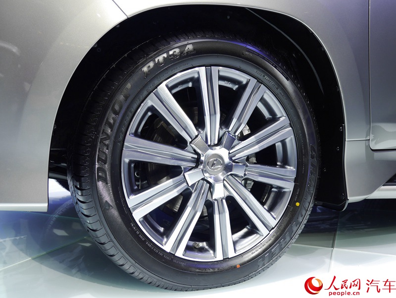 ������ֱ��2015�ɶ���չ�����׿���˹ �¿�LX570��8��