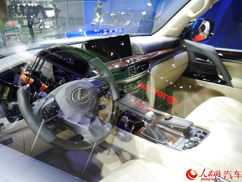 ������ֱ��2015�ɶ���չ�����׿���˹ �¿�LX570��21��