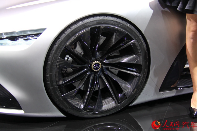������ֱ��2015�ɶ���չ����Ӣ�����Vision Gran Turismo��3��