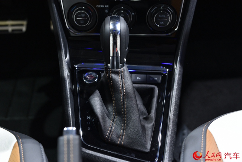 ������ֱ��2015���ݳ�չ�����Ϻ�����ȫ���ʾ���10��