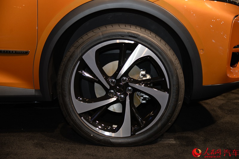 ������ֱ��2017�Ϻ���չ����DS7 Crossback��ʽ�׷���7��