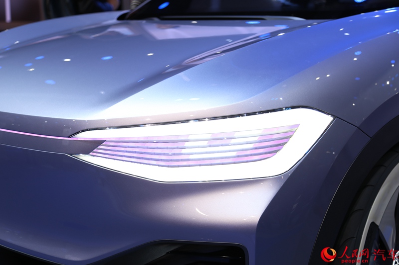 ������ֱ��2017�Ϻ���չ�������ڵ�����I.D.����׷���4��