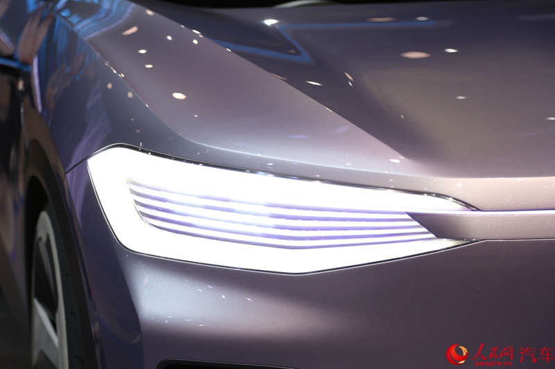 ������ֱ��2017�Ϻ���չ�������ڵ�����I.D.����׷���2��