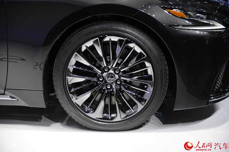 ������ֱ��2017�Ϻ���չ����ȫ���׿���˹LS500h�׷���9��