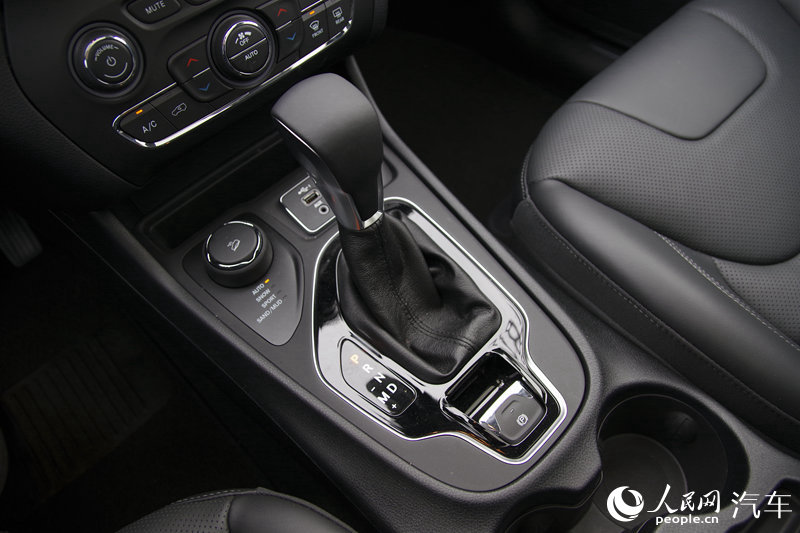 ͼԼJeepɹ 2.0T TrailhawkԽҰ10