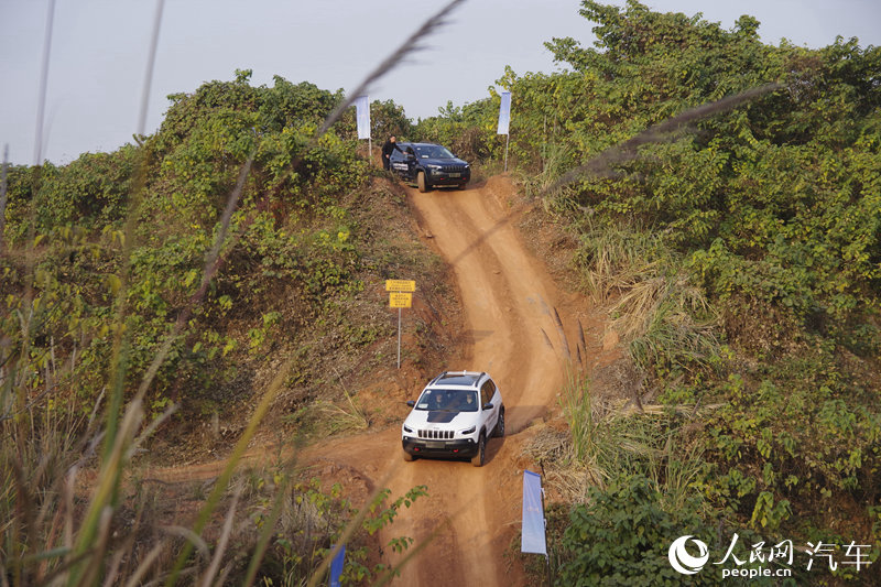 ͼԼJeepɹ 2.0T TrailhawkԽҰ20