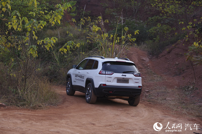 ͼԼJeepɹ 2.0T TrailhawkԽҰ17