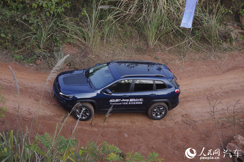 ͼԼJeepɹ 2.0T TrailhawkԽҰ19