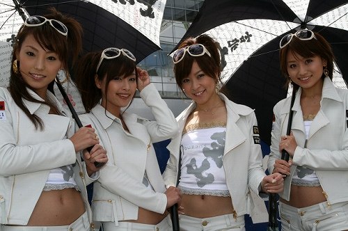 日本F1赛美女啦啦队各显风骚 (6)