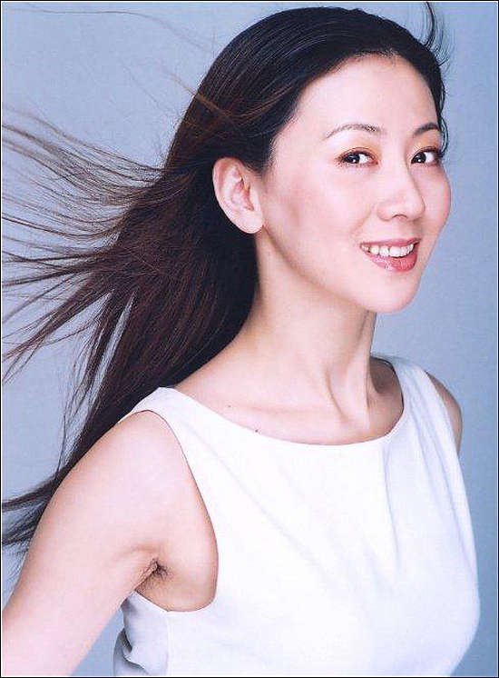 <em>人体艺术</em>第一人汤加丽 酷爱越野车 (3)--汽车--人