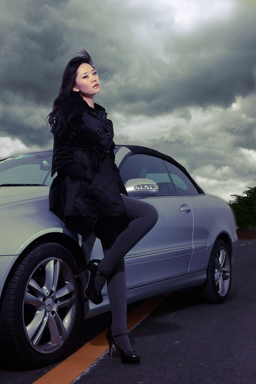 长褪丝袜美女与奔驰对话--汽车--人民网