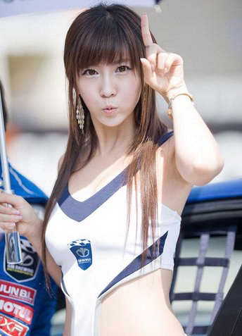 长发飘逸 <em>韩国美女</em>车模的<em>诱惑</em> (13)--汽车--人民