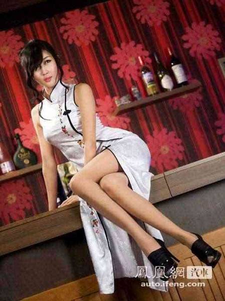 美若天仙韩国旗袍车模性感靓丽写真(23)使用情趣用品跳视频蛋图片