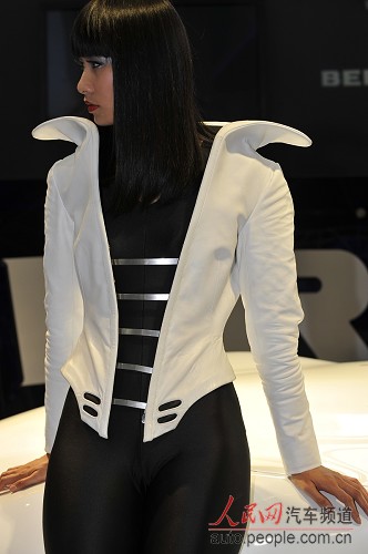 北京车展:黑白绝配 <em>制服的诱惑</em> (8)--汽车--人民